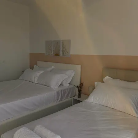 Gibel - Honey Apartment Golem (Tirana)